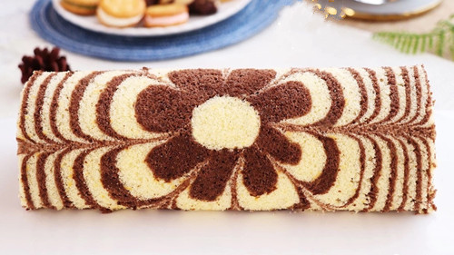 Chocolate Pattern Cake Roll - How should we cut the cake roll 