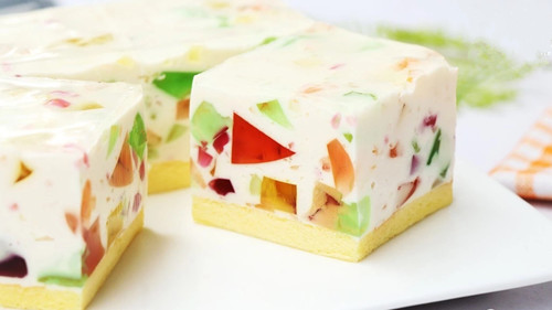 Colorful jelly yogurt cake - Which cutting tool do you plan to choose